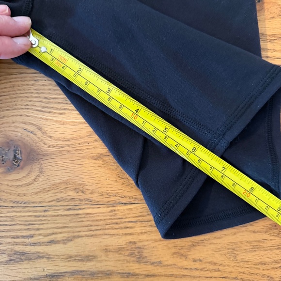 Alo Yoga 7" High-Waist Biker Short in Black AirBrush (Size XS) - Picture 5 of 8